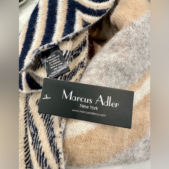 NWT Marcus Adler Super Soft & Fuzzy Scarf/Wrap Unisex Layer Burgundy/Beige/Black - Picture 8 of 13